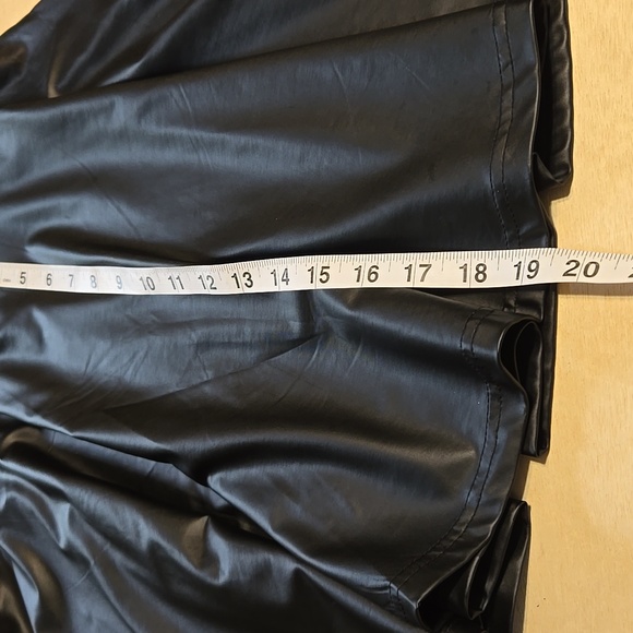 A24 Zenana Outfitters Casual Vegan Leather High Waisted Black Skater Skirt Sz XL - Picture 7 of 10